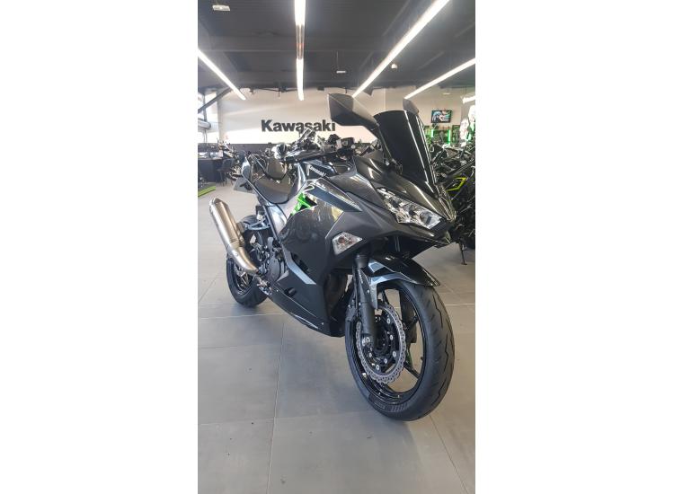 KAWASAKI NINJA 400 (Full équipée)