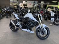 SUZUKI GSR 750