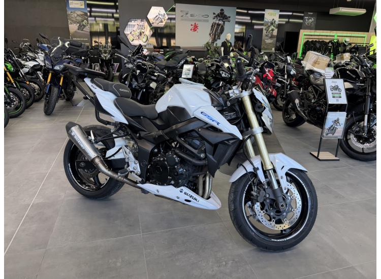 SUZUKI GSR 750
